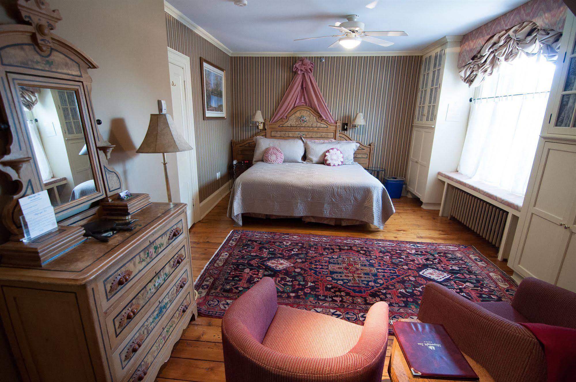 Shipwright Inn ชาร์ลอตต์ทาวน์ ภายนอก รูปภาพ